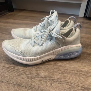 Size 8 barely worn Nike joyrides
